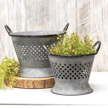 Weathered Tin Colander - The Fox Decor